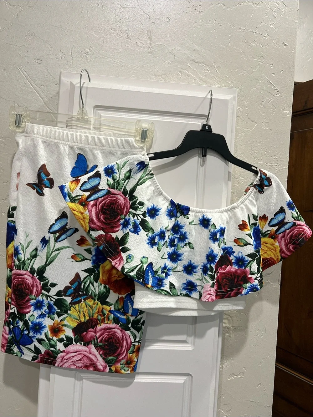 SHEIN White Floral & Butterfly Kids Matching Set